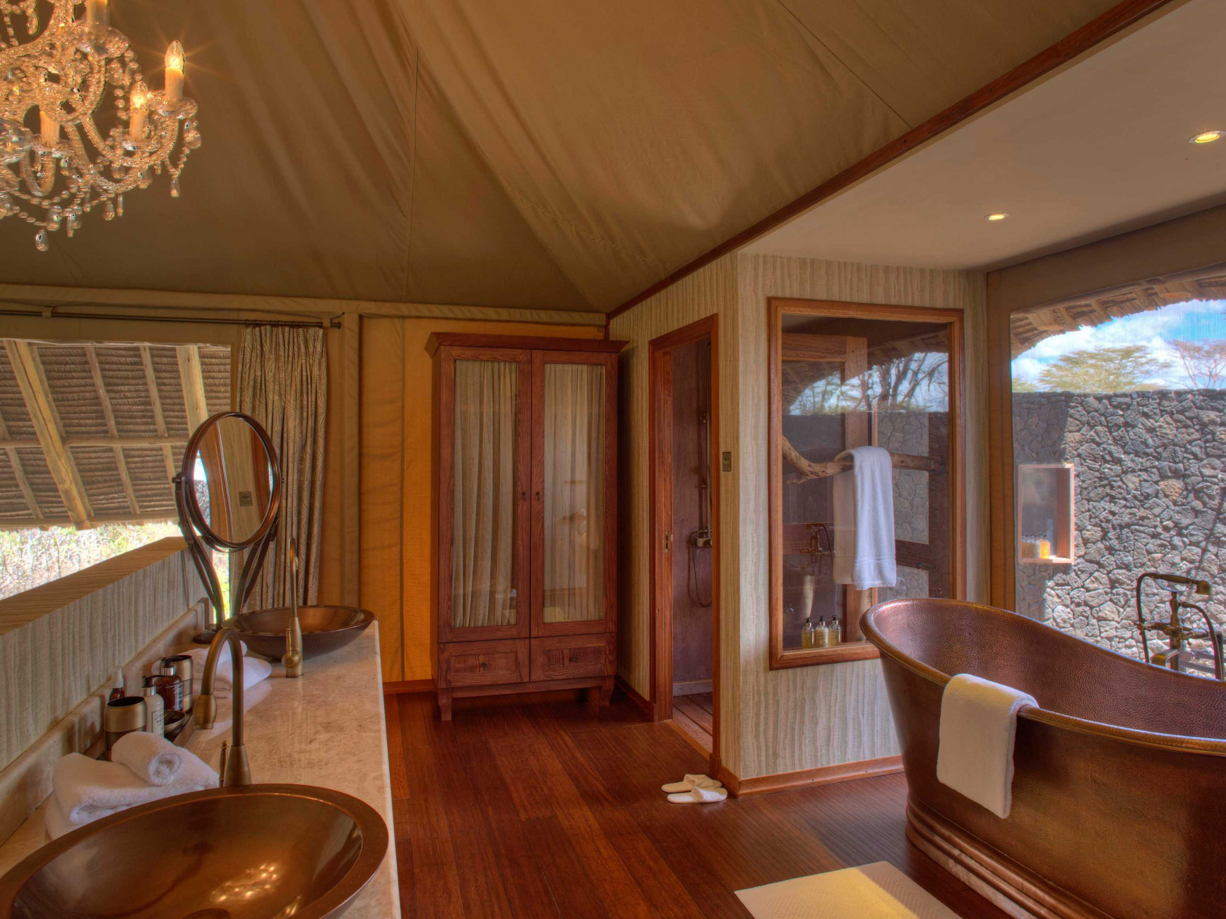 https://images.mrandmrssmith.com/images/1736x1302/6626631-luxury-tented-suite-bathroom-.jpg